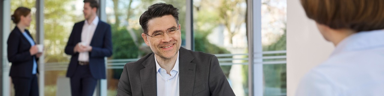 Dr Dirk Schumacher 